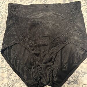 Elegant Black High-Waisted Lace Girdle Briefs